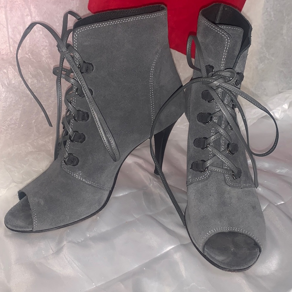 IRO Vera Cuoio size 40 peep toe gray suede lace up booties